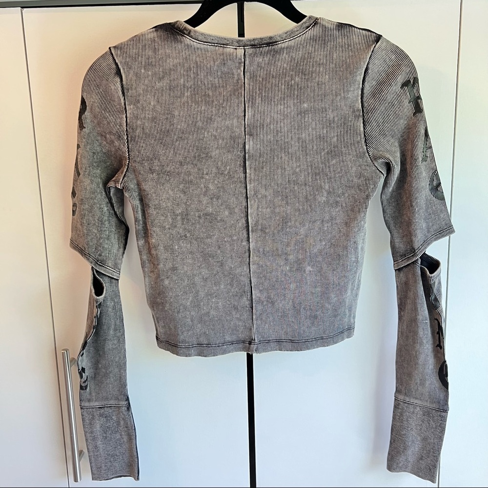 H&M | Raging Ribbed Arm Cut Out Crop Top - Picture 2 of 4